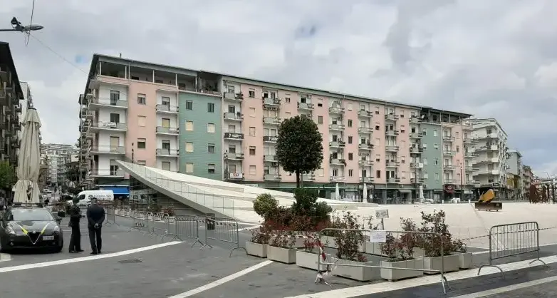 Cosenza, cambia Piazza Bilotti: riapre al traffico con senso unico e nuove regole\n