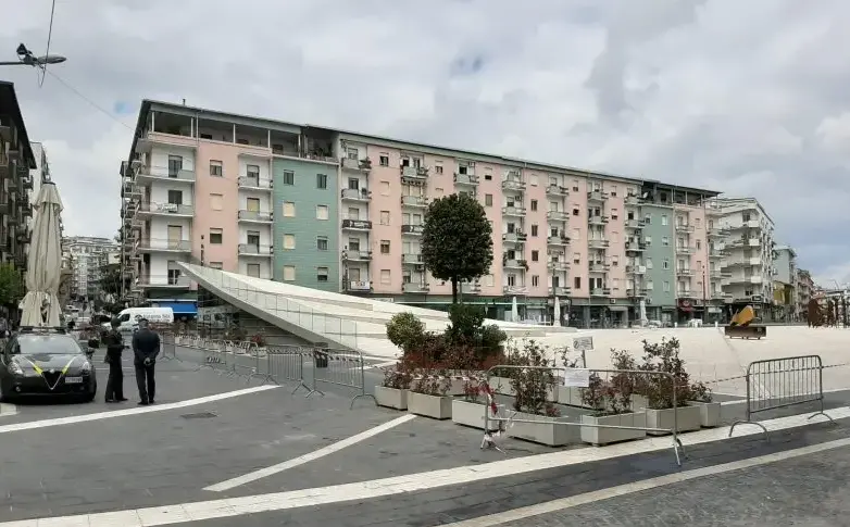 Cosenza, cambia Piazza Bilotti: riapre al traffico con senso unico e nuove regole\n