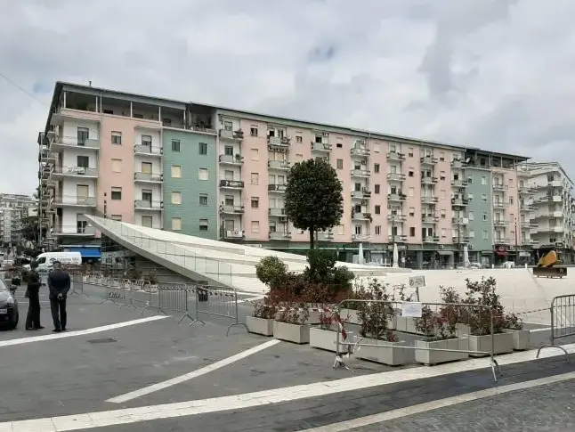 Cosenza, cambia Piazza Bilotti: riapre al traffico con senso unico e nuove regole