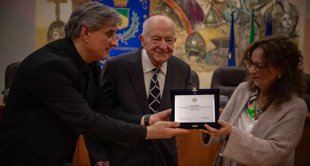Palazzo dei Bruzi rende omaggio a Franco Plastina, maestro della cardiologia cosentina\n