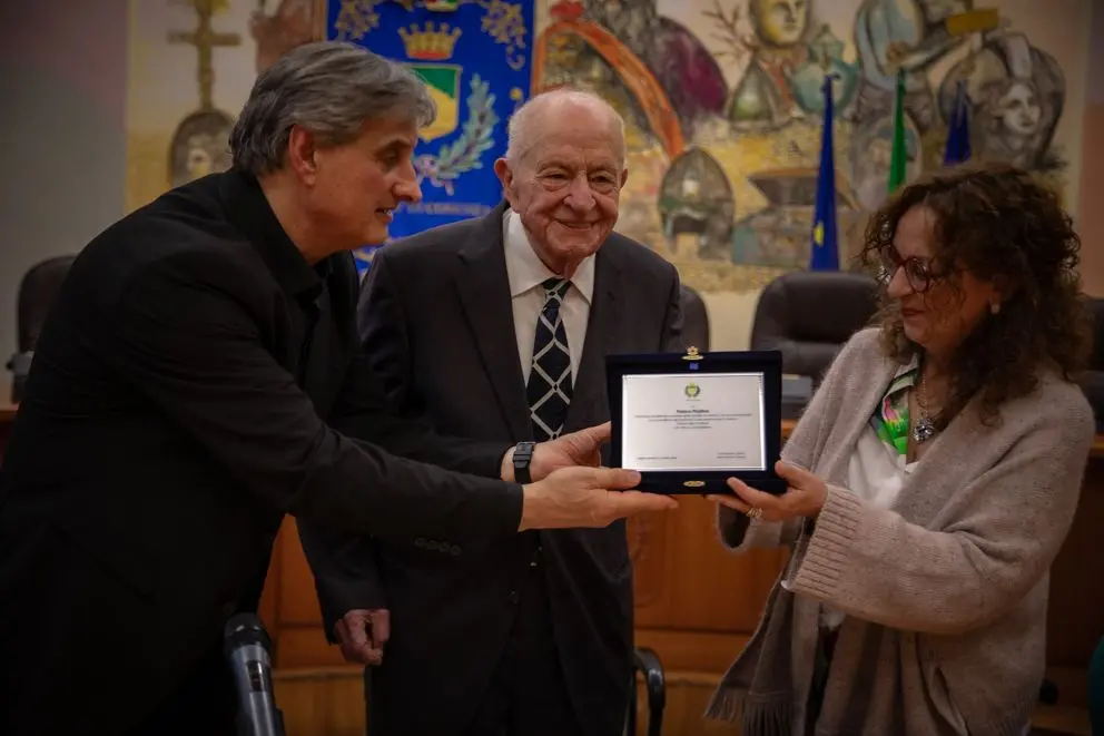 Palazzo dei Bruzi rende omaggio a Franco Plastina, maestro della cardiologia cosentina\n