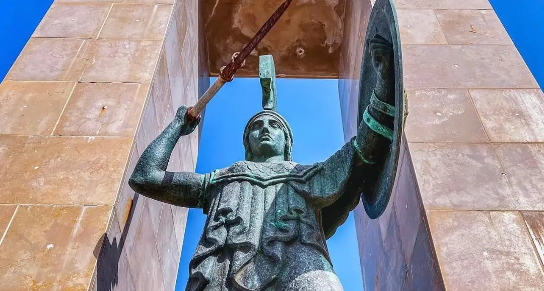 Athena sul mare: custode silenziosa dell’anima