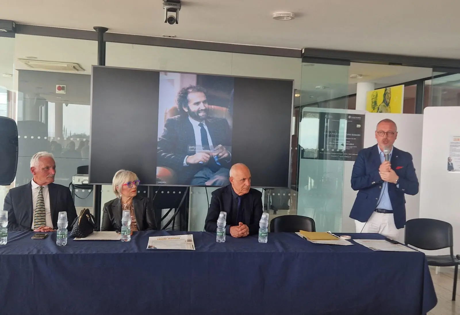 L’esperienza reggina di Gianni Versace rivive al Museo archeologico. Versace: «Continuare il percorso di valorizzazione dell’eredità culturale»\n