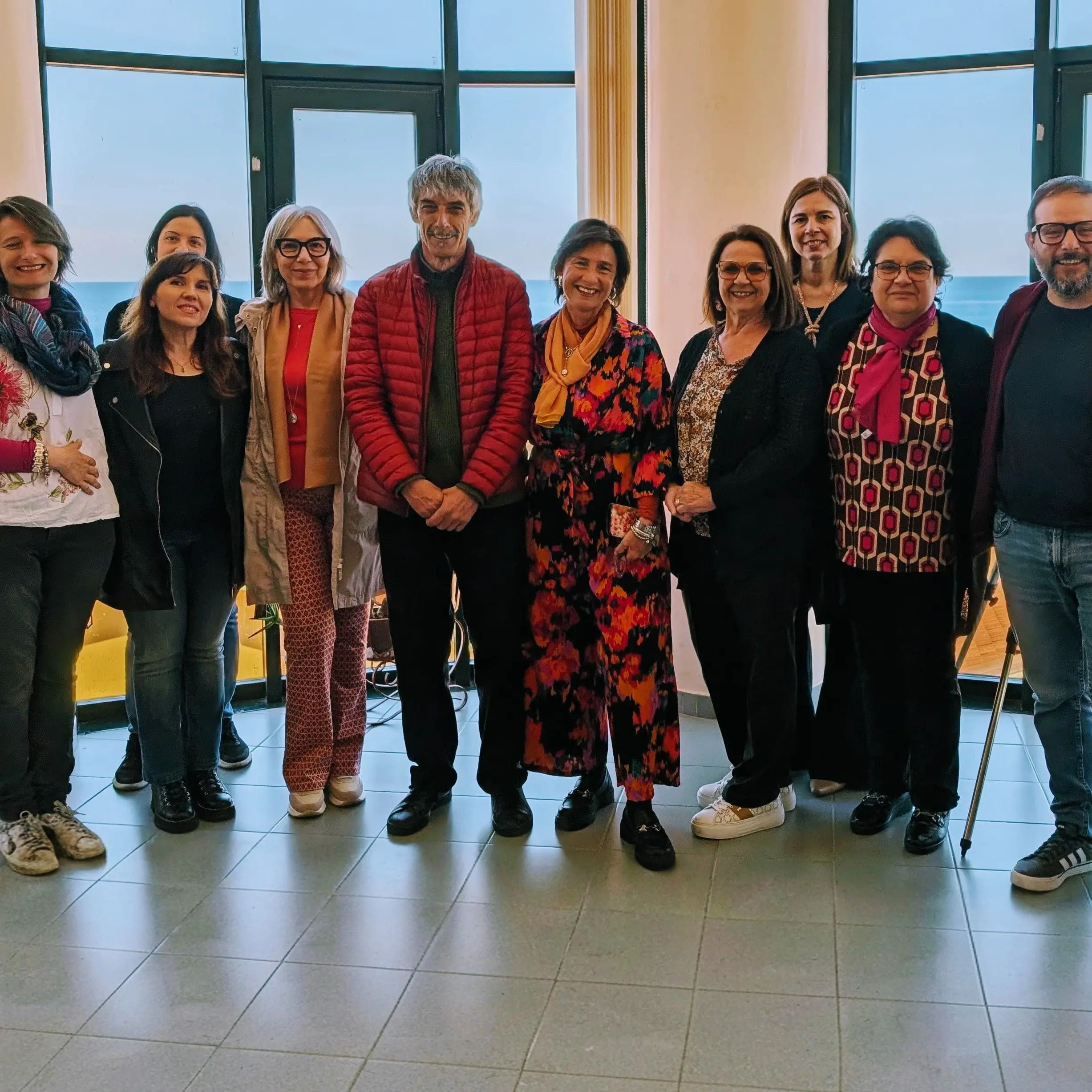 Max Mazzotta incontra gli studenti di Amantea e racconta il suo viaggio nell’arte\n