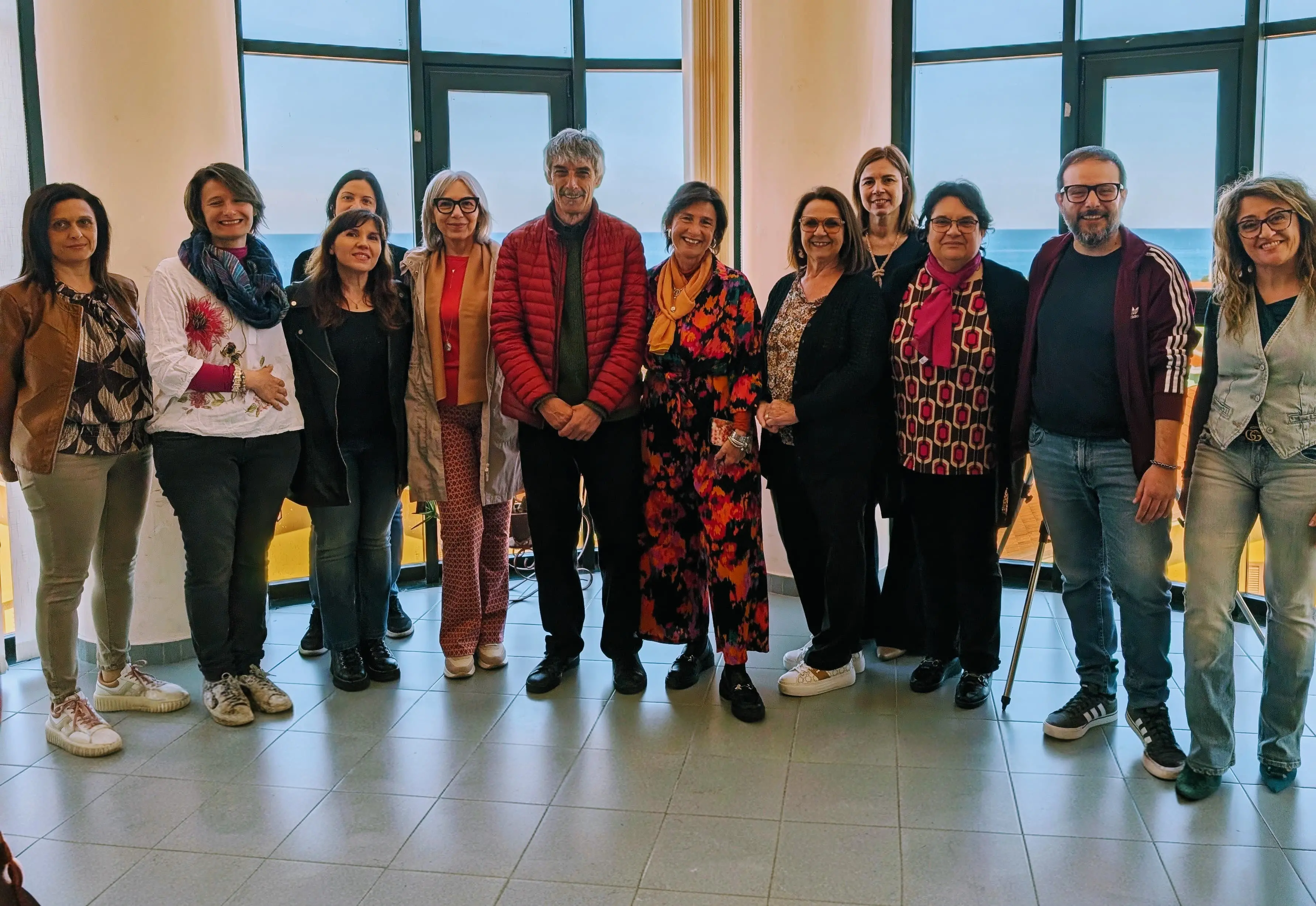 Max Mazzotta incontra gli studenti di Amantea e racconta il suo viaggio nell’arte\n