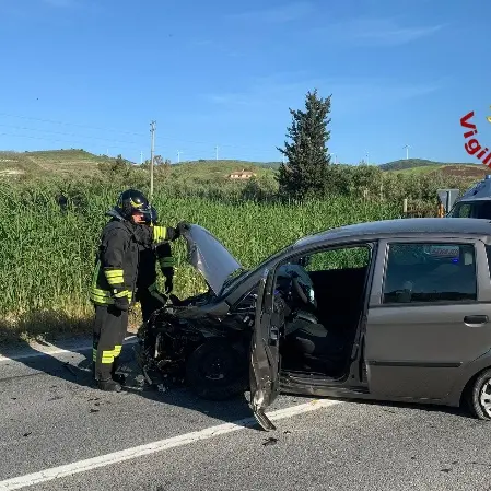 <p>Incidente sulla Statale 106 a Strongoli Marina, tre feriti: uno è grave</p>