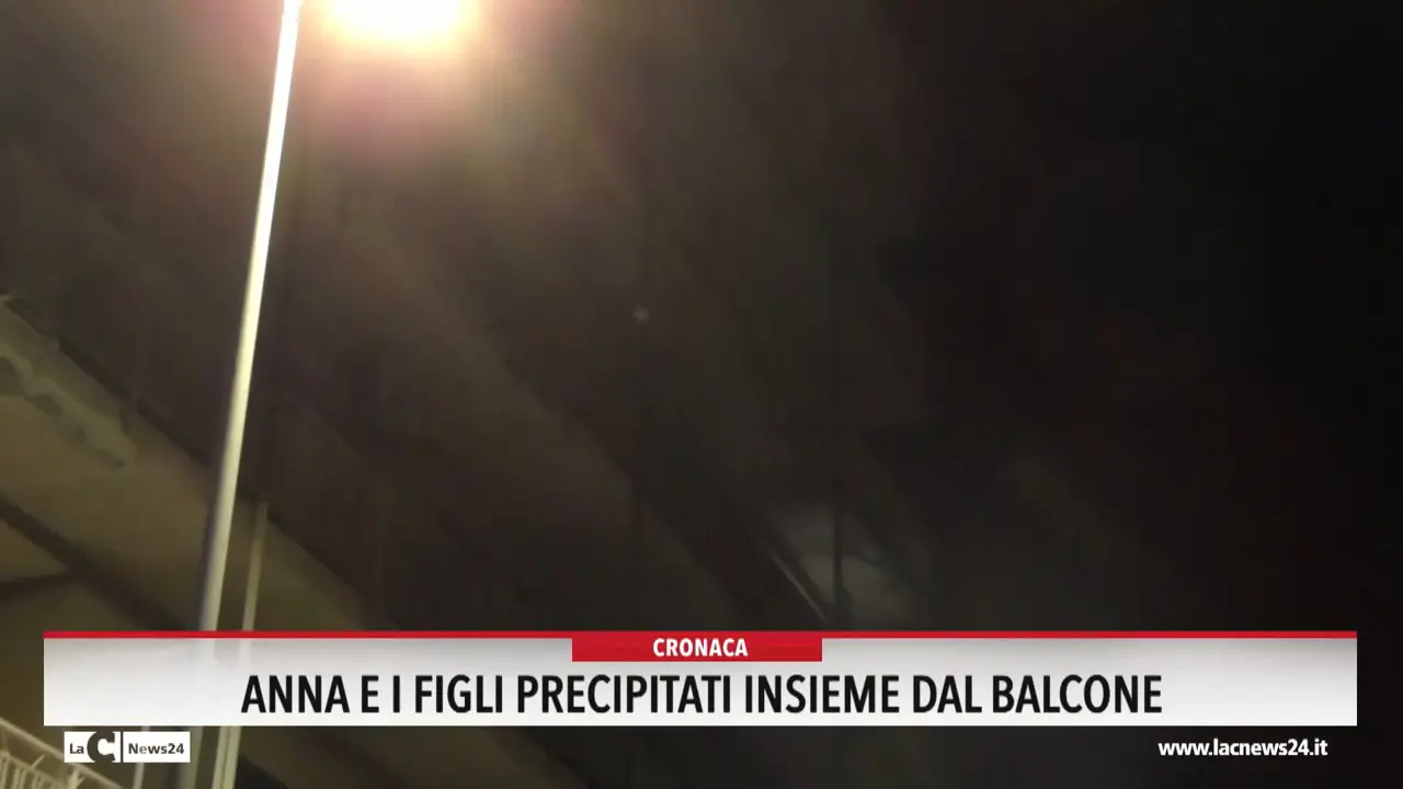 Anna e i figli precipitati insieme dal balcone