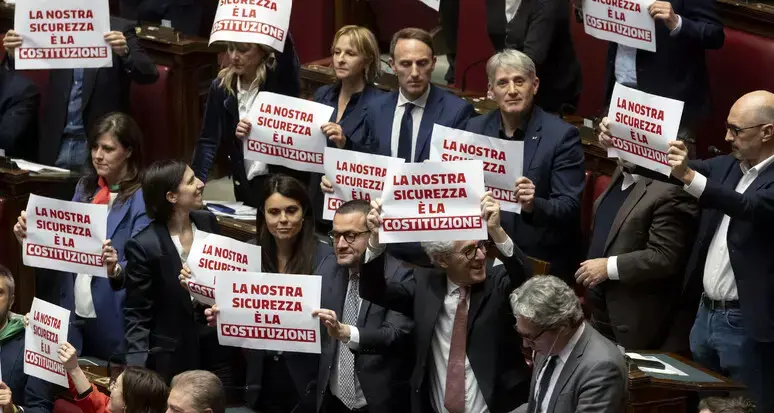 Decreto sicurezza, arrivano 162 sì e l’approvazione. Meloni rassicura:\u00A0«Nessun precedente pericoloso»\n