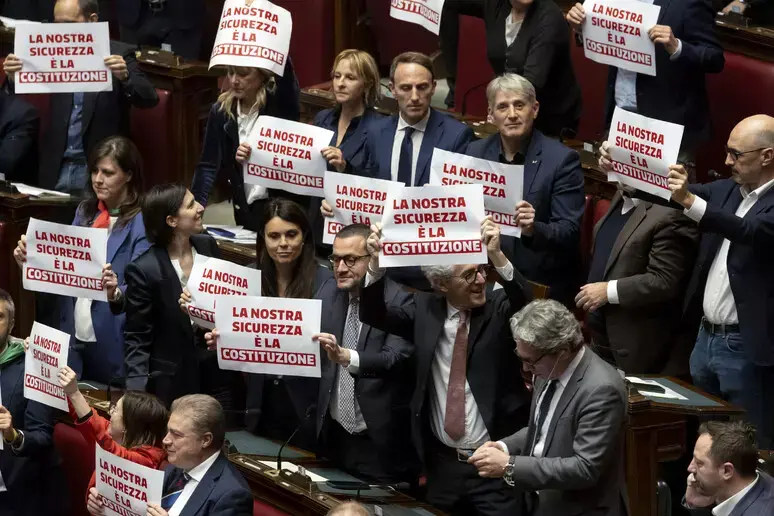 Decreto sicurezza, arrivano 162 sì e l’approvazione. Meloni rassicura:\u00A0«Nessun precedente pericoloso»\n