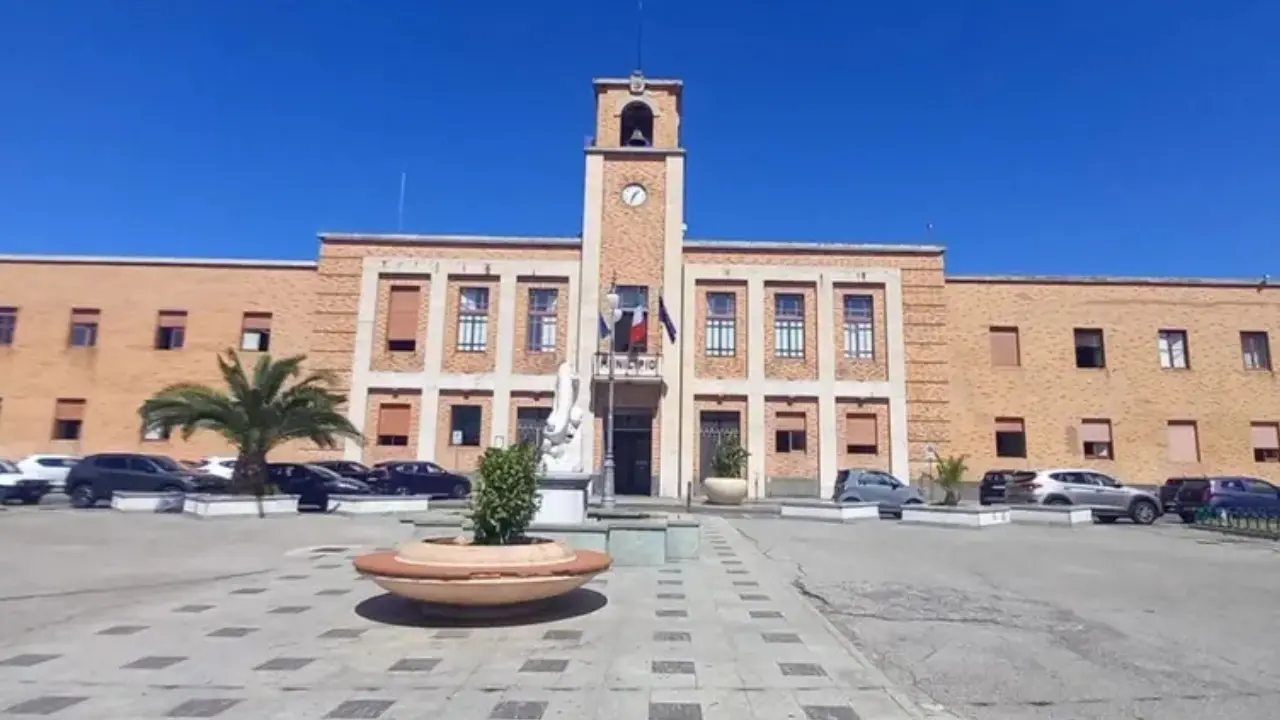Vibo, convocato Consiglio comunale per il 30 aprile: bilancio, mareggiate e depositi petroliferi all’ordine del giorno\n