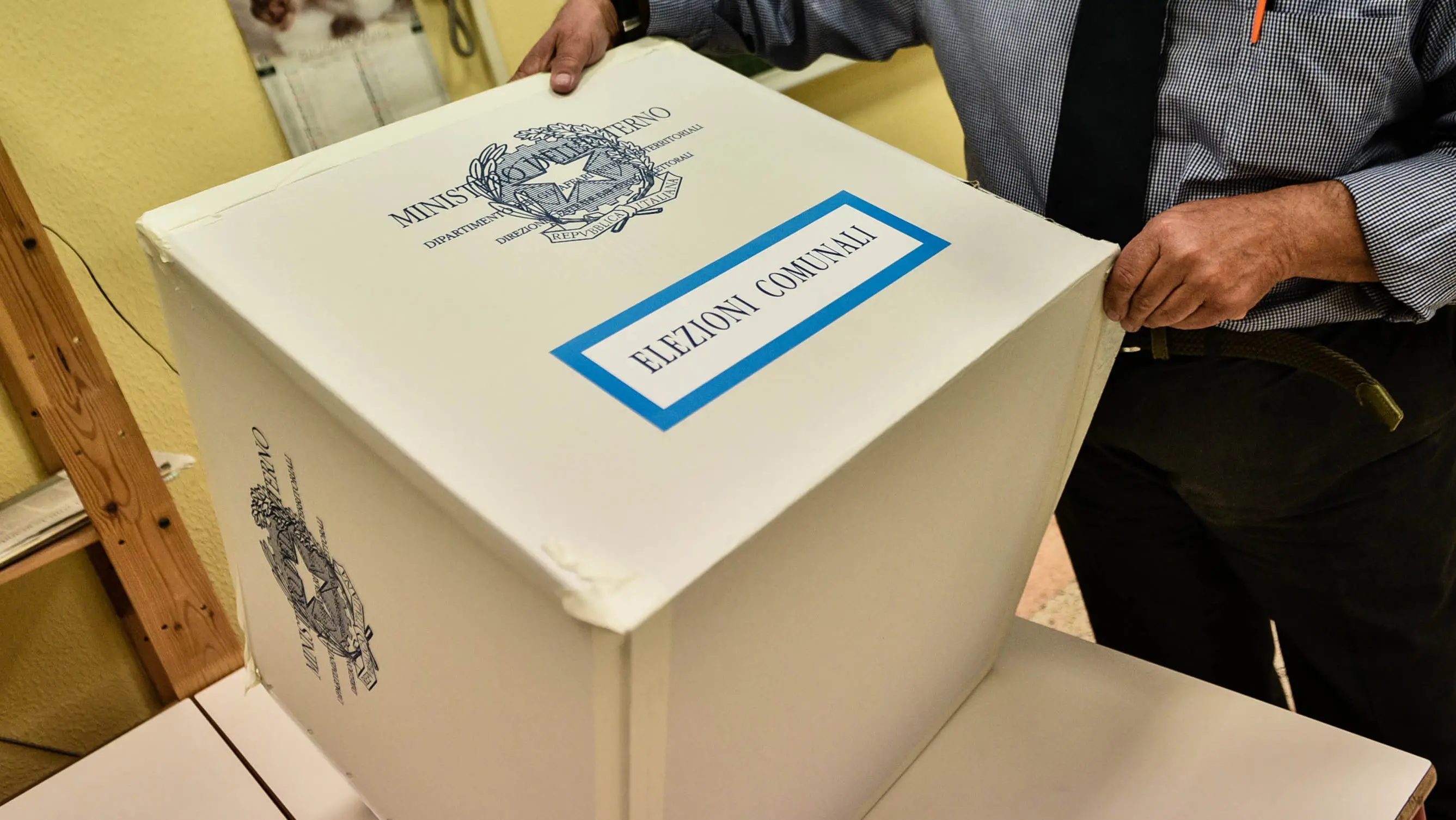 Milano - Spoglio delle schede elettorali per il ballottaggio alle elezioni comunali a sindaco di Milano , Luca Matarazzo