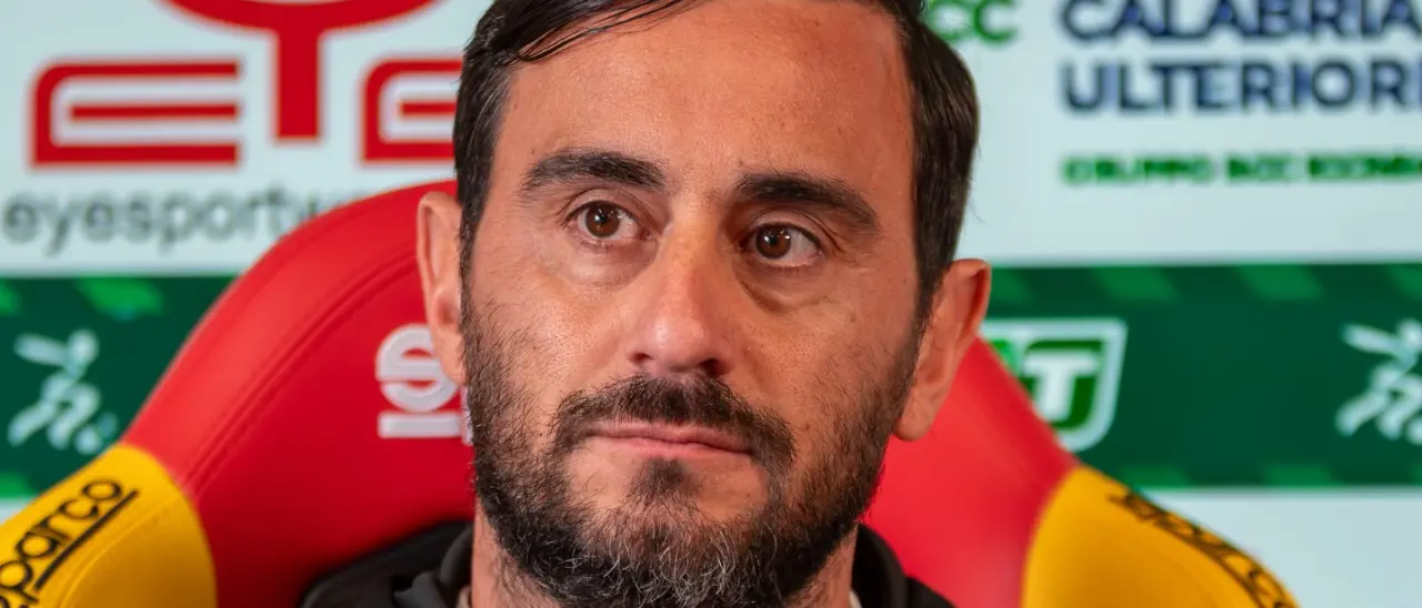 Il Catanzaro alla prova Spezia, Aquilani tra ambizione e dolore: «Giochiamo anche per chi sta soffrendo»\n