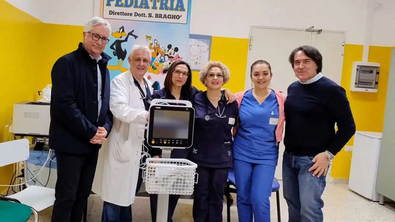 Un monitor multiparametrico al reparto di Pediatria dello Jazzolino: la donazione nel ricordo di Niccolò Grillo\n