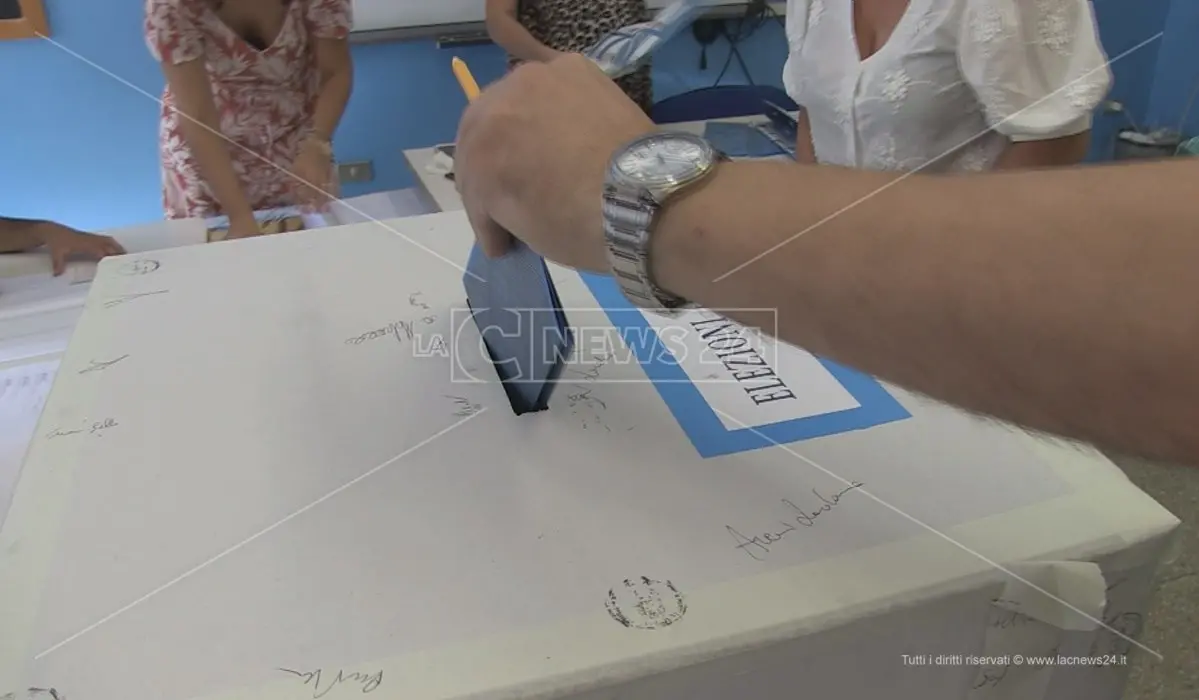 Al voto circa 900 comuni, in Calabria si rinnovano 79 amministrazioni comunali: ventuno nel Reggino\n