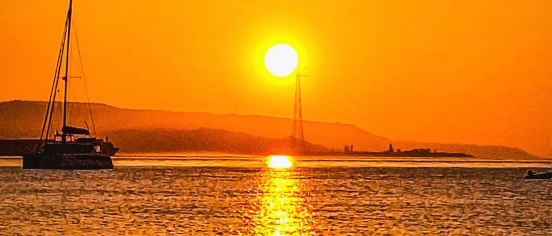 Dove il sole si posa sul mare\n