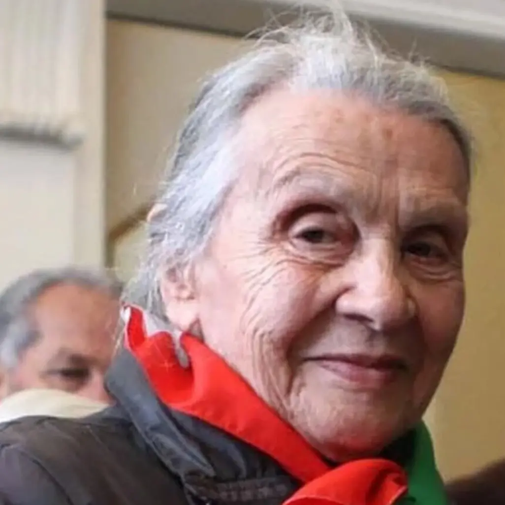<p>In memoria della staffetta partigiana Anna Condò: «Tra bandiere rosse e canti a rimuovere i simboli del fascio»</p>