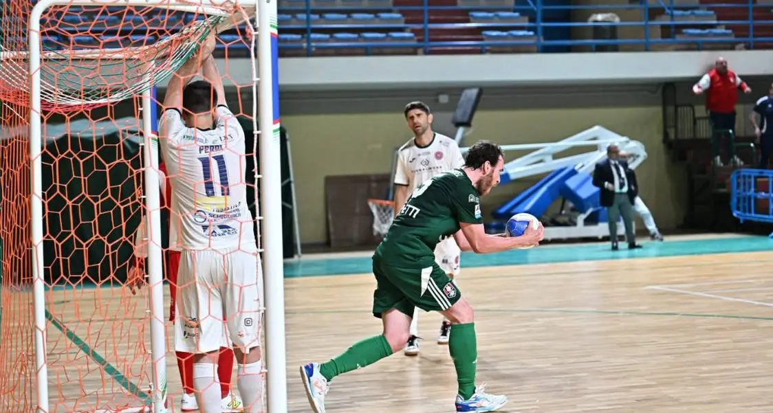 Pari in rimonta per la Pirossigeno Cosenza a Capurso, salvezza difficile ma ancora possibile\n