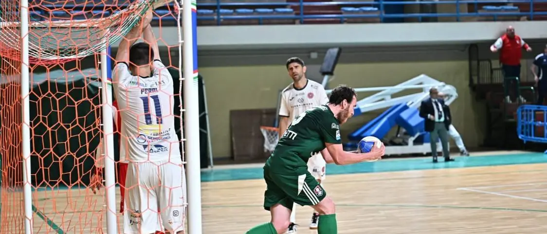 Pari in rimonta per la Pirossigeno Cosenza a Capurso, salvezza difficile ma ancora possibile\n