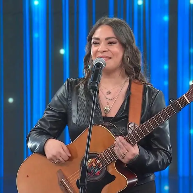 “Dalla Strada al Palco”, la cantante catanzarese Januaria trionfa e vola in finale\n