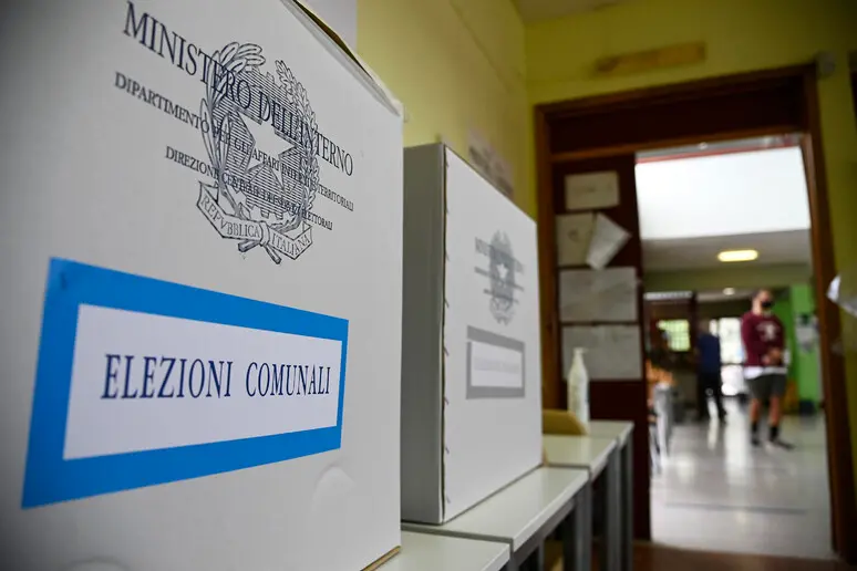 <p>Elezioni, <span style=\"color:hsl(0, 75%, 60%);\">79 comuni calabresi</span> si preparano al voto: è il giorno della presentazione delle liste – LIVE</p>