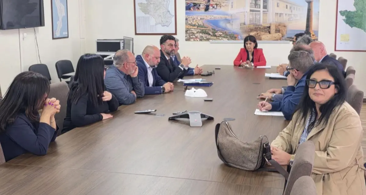 Konecta Rende, i Cobas dopo l’incontro in Prefettura: «Nessuna risposta certa sul futuro»