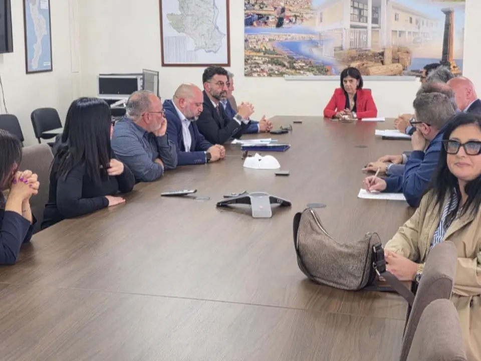 Konecta Rende, i Cobas dopo l’incontro in Prefettura: «Nessuna risposta certa sul futuro»