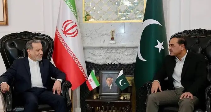 Il ministro iraniano Araghchi incontra il capo dell’Esercito pakistano Munir. Nessun incontro diretto con gli Usa\n