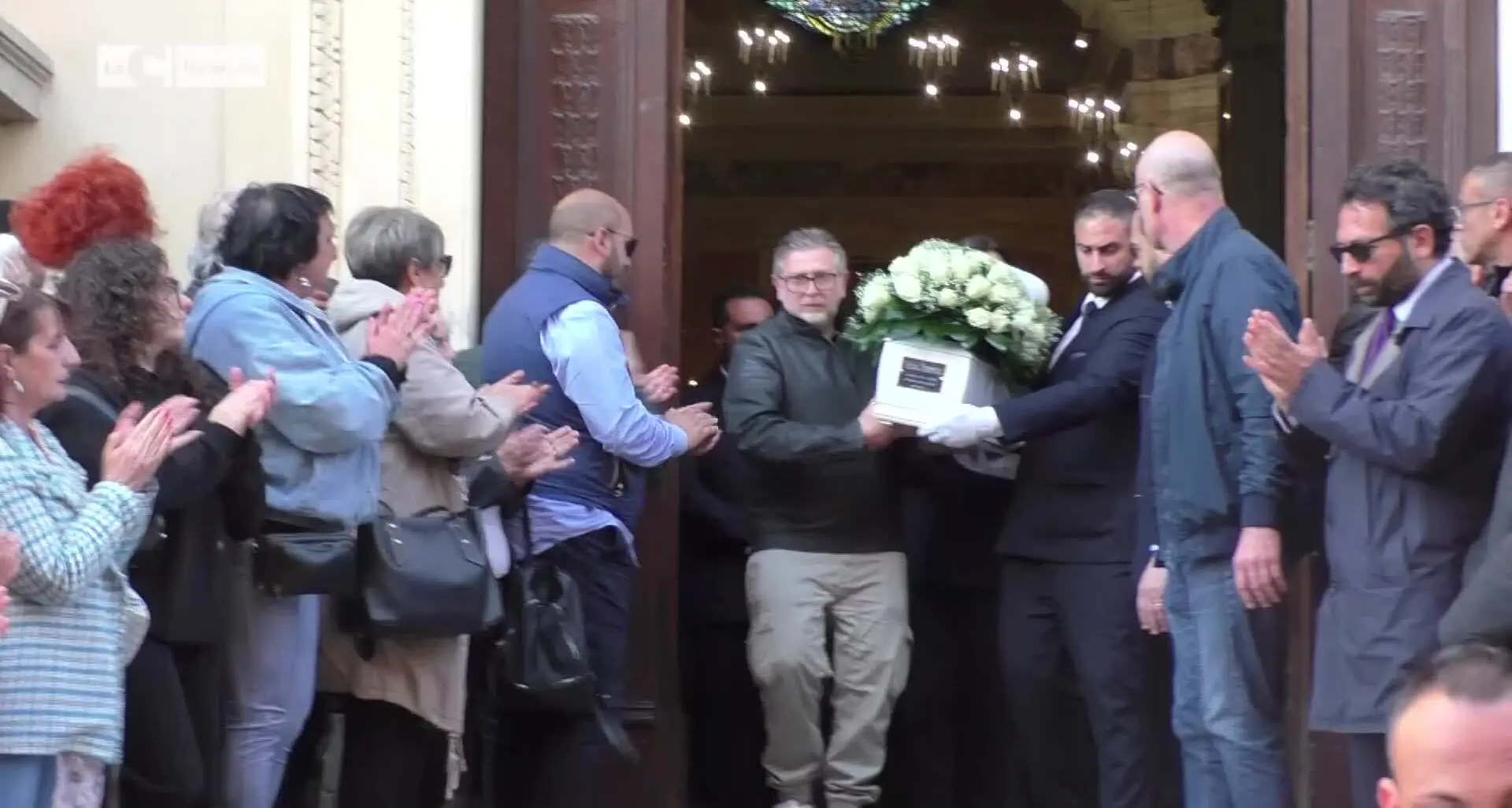 Catanzaro in lutto, l’addio ad Anna e ai suoi piccoli Nicola e Giuseppe