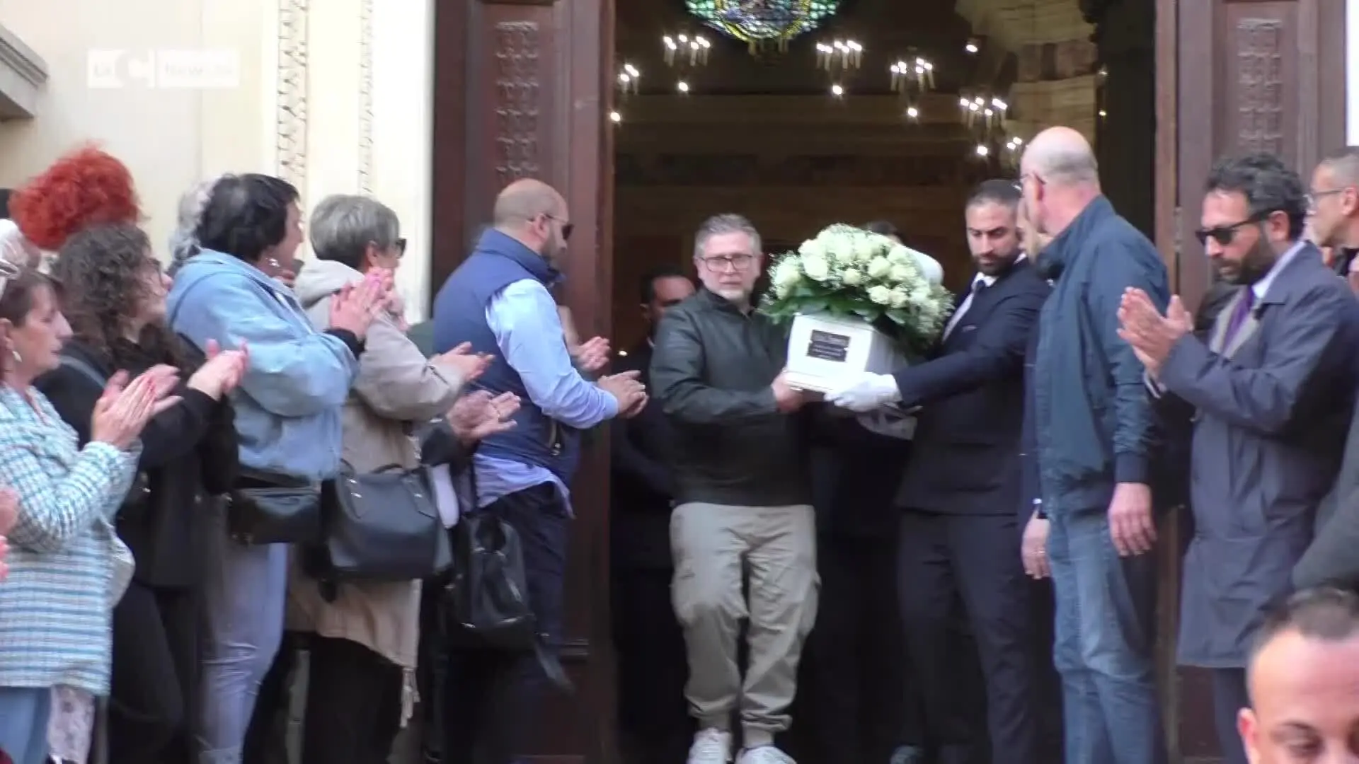 Catanzaro in lutto, l’addio ad Anna e ai suoi piccoli Nicola e Giuseppe