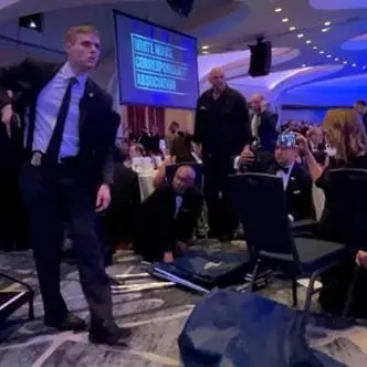 Spari all’Hilton durante la cena della Casa Bianca: Trump evacuato, arrestato l’attentatore