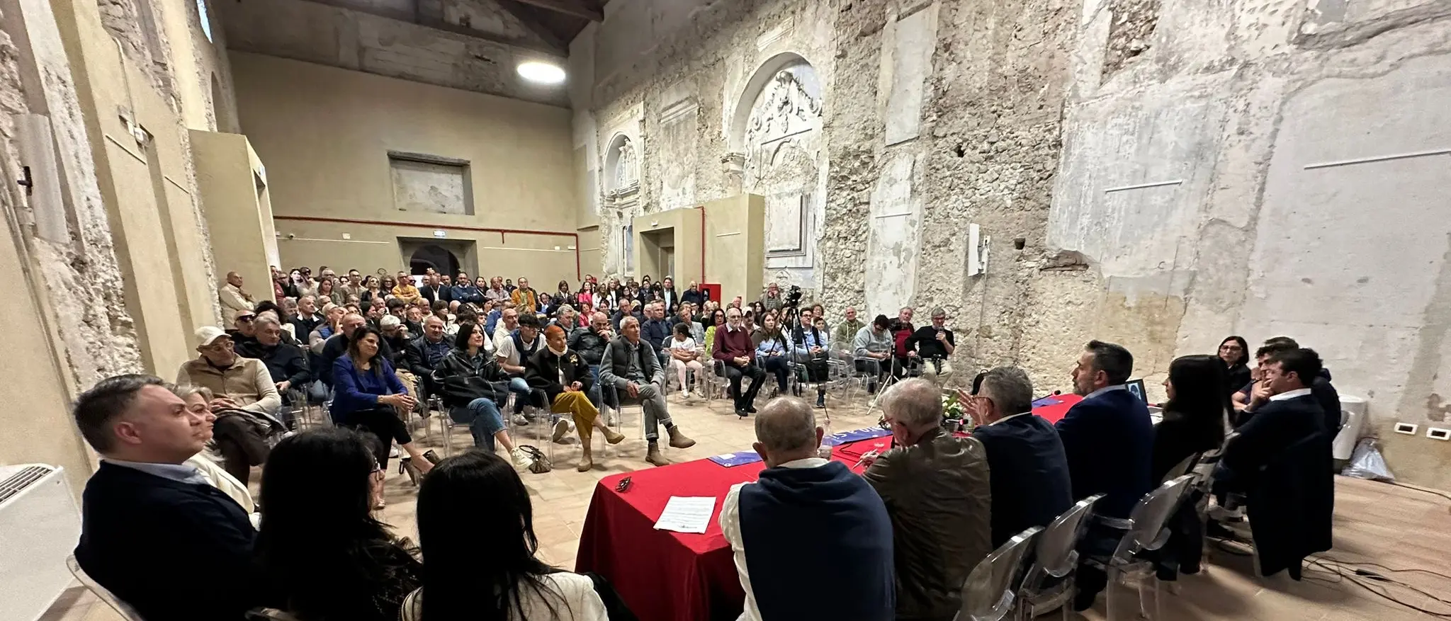 Elezioni a Tropea, Macrì presenta i candidati della sua lista: «Scelti\u00A0per governare non per vincere a tutti i costi»\n