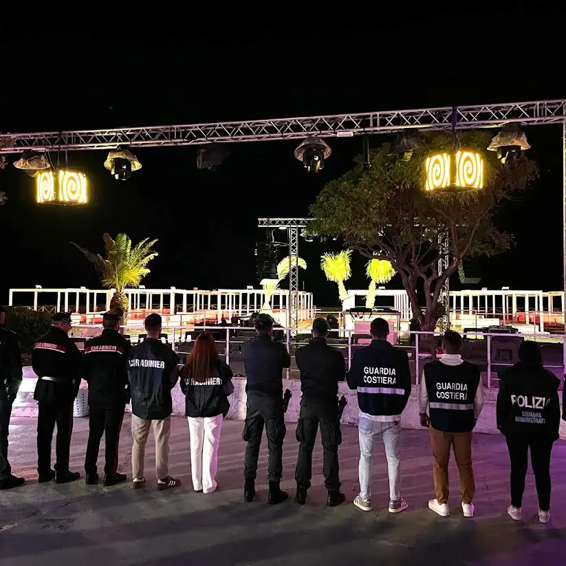 Soverato, interrotta serata in nota discoteca dove c’erano 4.000 persone invece che le 1.500 ammesse