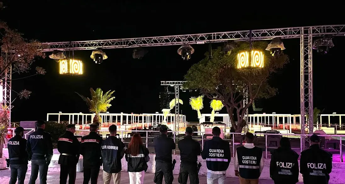 Soverato, interrotta serata in nota discoteca dove c’erano 4.000 persone invece che le 1.500 ammesse