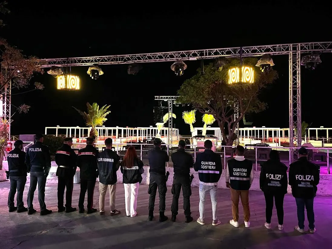 Soverato, interrotta serata in nota discoteca dove c’erano 4.000 persone invece che le 1.500 ammesse