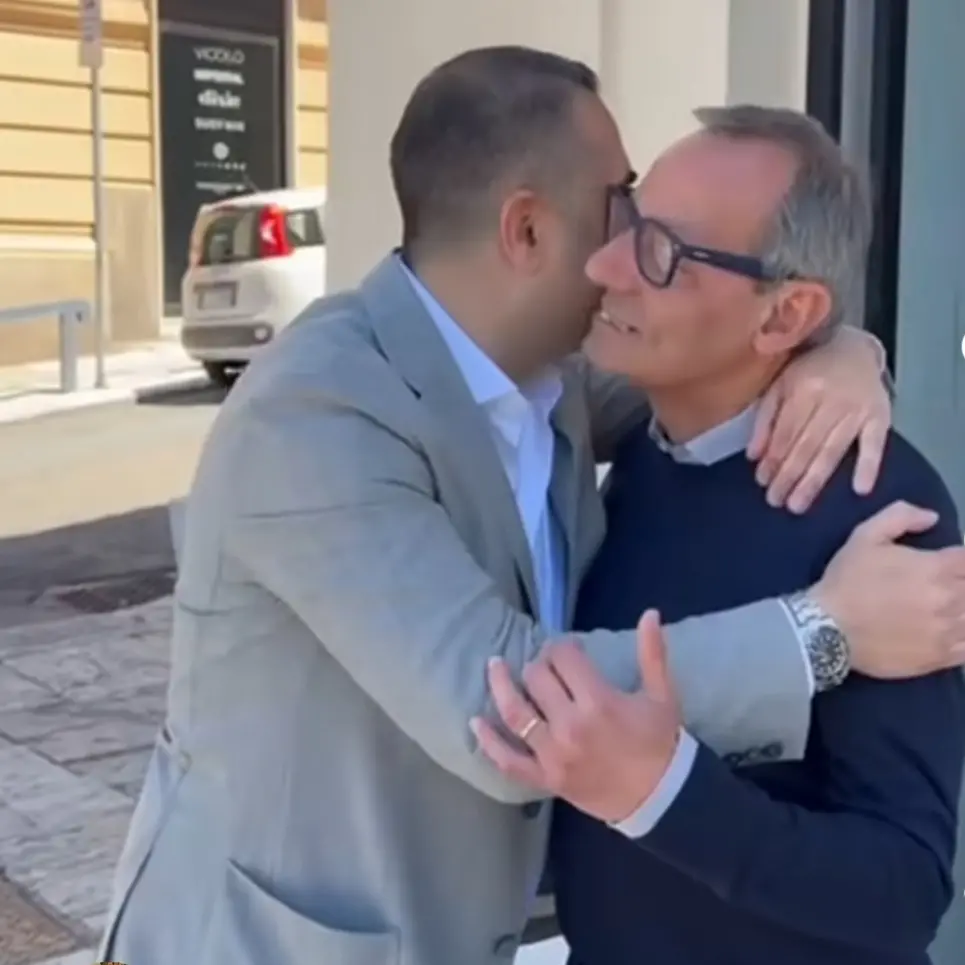 Cannizzaro saluta Battaglia prima dell'apertura della campagna elettorale: Fair play tra candidati a sindaco\n