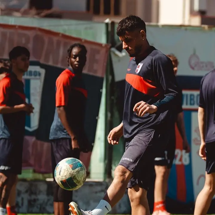 Speranze infrante per la Vibonese che torna da Gela con un punto (1-1): la salvezza dovrà passare dal playout\n