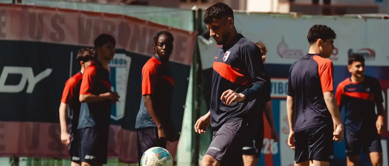 Speranze infrante per la Vibonese che torna da Gela con un punto (1-1): la salvezza dovrà passare dal playout\n