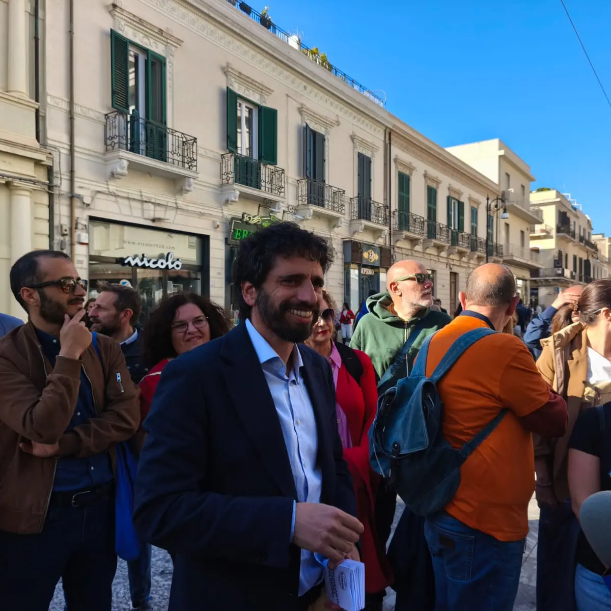 Reggio al voto, Saverio Pazzano sul bus per Palazzo San Giorgio: «Dodici punti per fare ripartire la città»\n