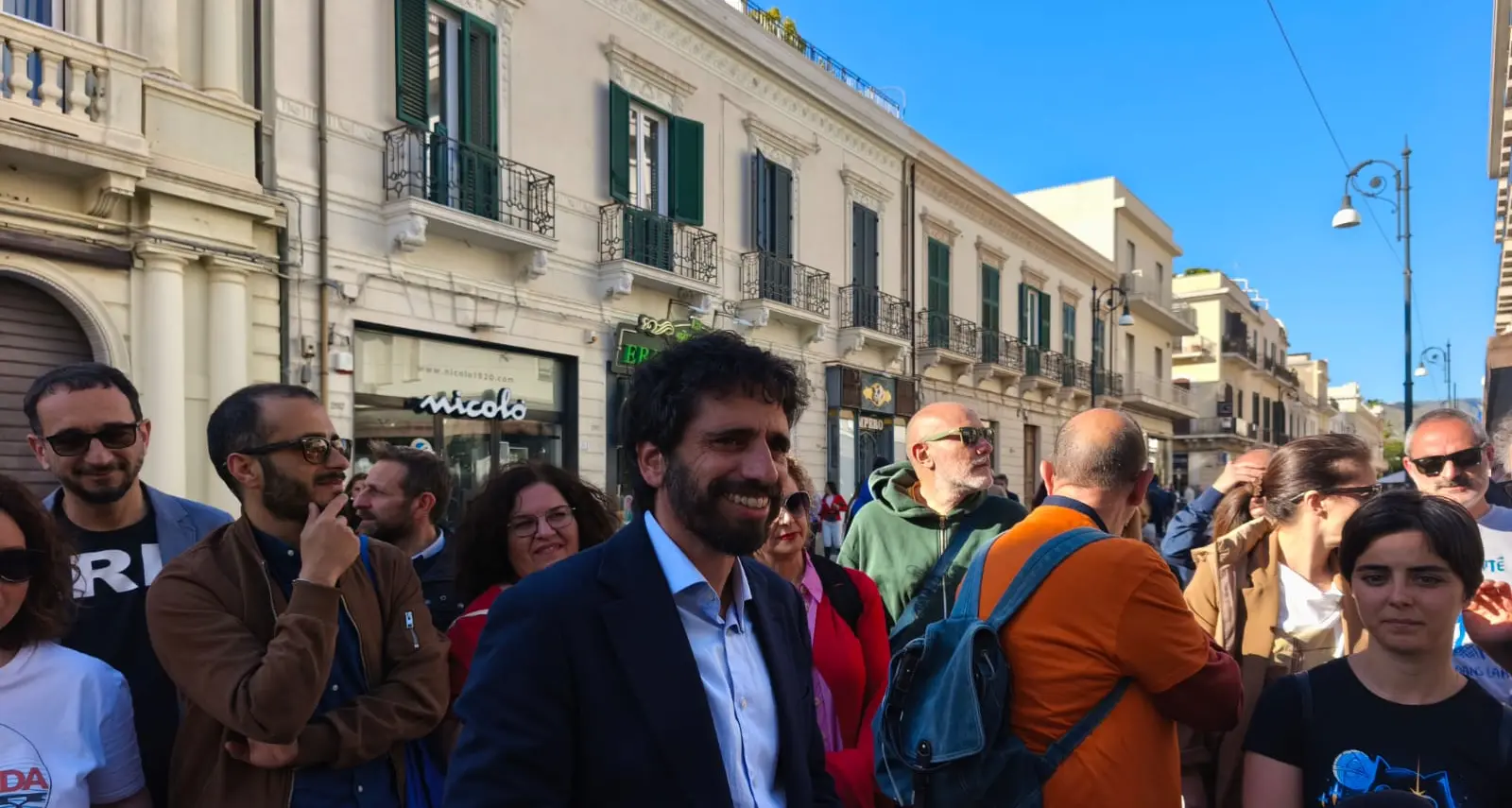 Reggio al voto, Saverio Pazzano sul bus per Palazzo San Giorgio: «Dodici punti per fare ripartire la città»\n
