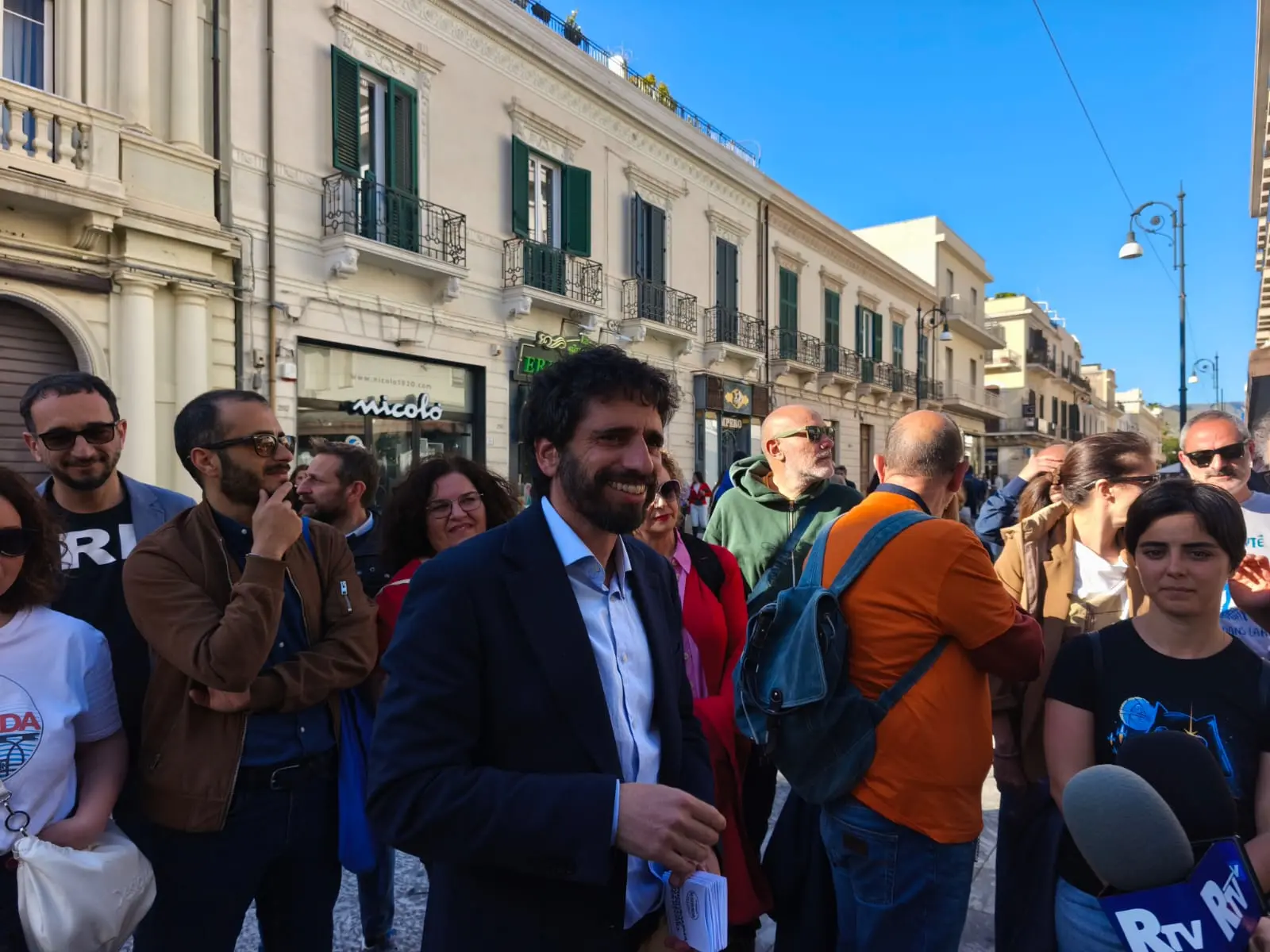 Reggio al voto, Saverio Pazzano sul bus per Palazzo San Giorgio: «Dodici punti per fare ripartire la città»\n