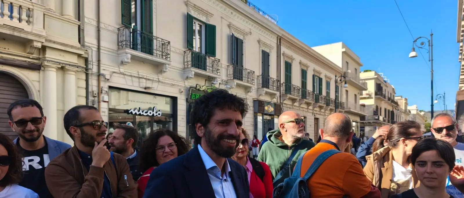 Reggio al voto, Saverio Pazzano sul bus per Palazzo San Giorgio: «Dodici punti per fare ripartire la città»\n