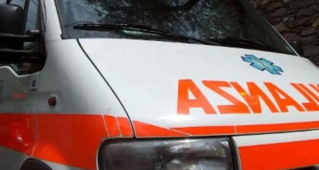 <p>Scontro fatale nel Vibonese tra una moto e un trattore: <span style=\"color:hsl(0, 75%, 60%);\">muore un ragazzo</span> di 26 anni</p>