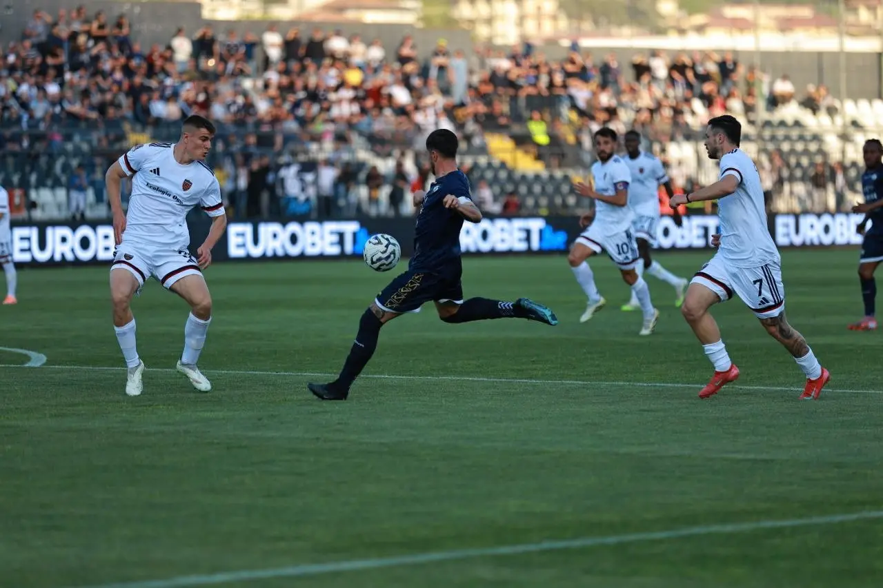 Il Cosenza pareggia con la Cavese e chiude quarto: ora testa ai playoff\n
