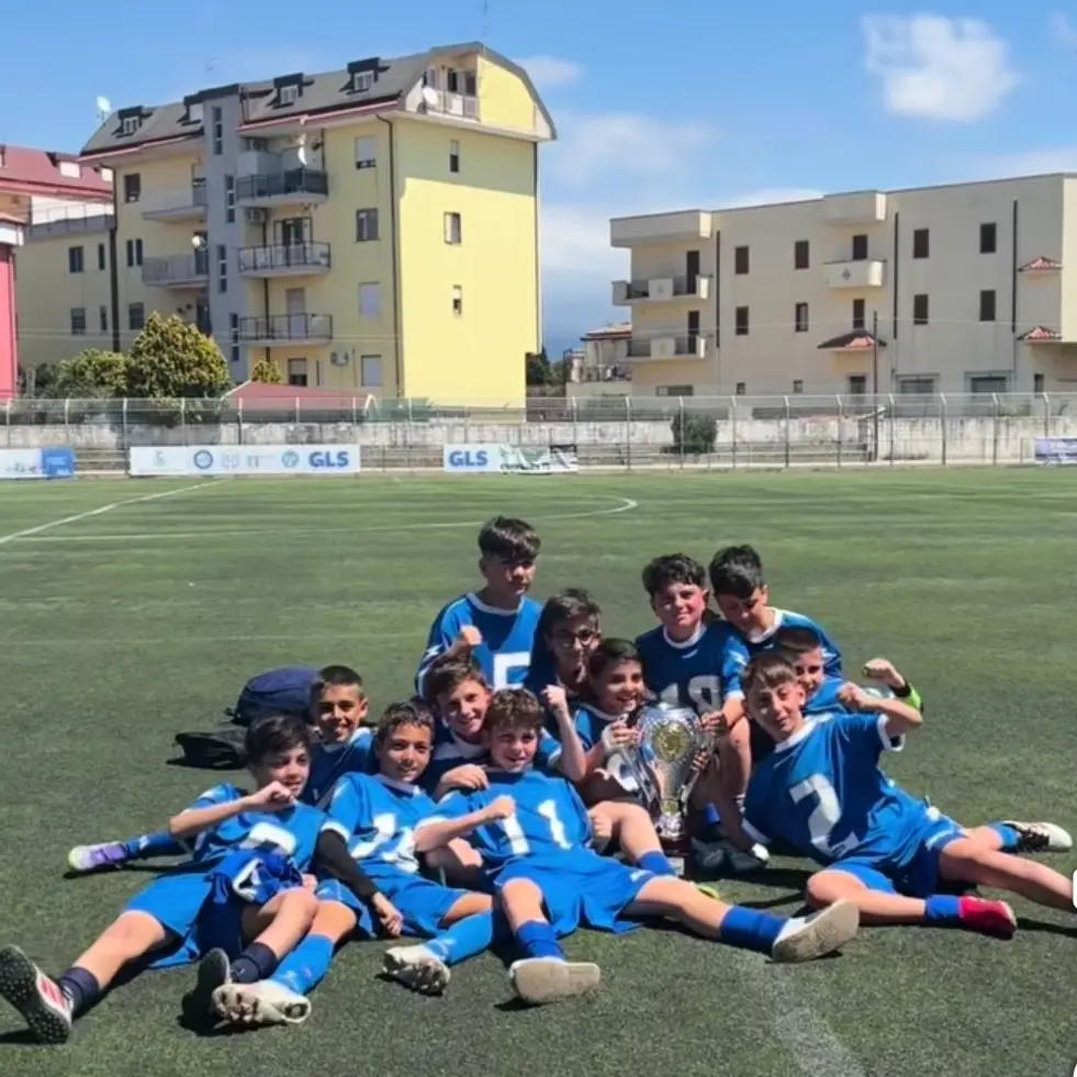 La Scuola Calcio Real Bagnara brilla al Torneo “Pasquale Gallo”: terzo posto di prestigio\n