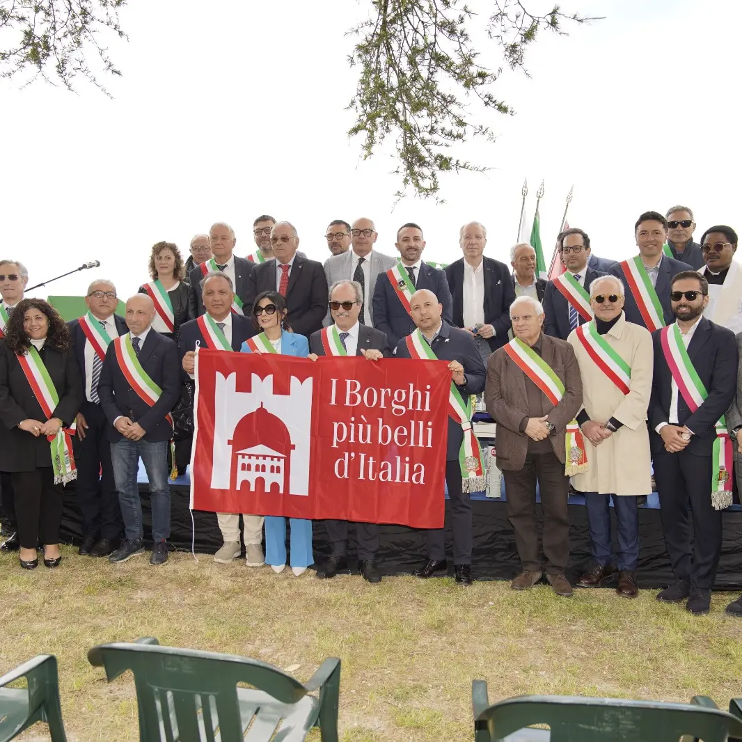 L’orgoglio dei borghi calabresi che non vogliono morire, da Aiello il grido dei sindaci: «Non lasciateci soli»\n