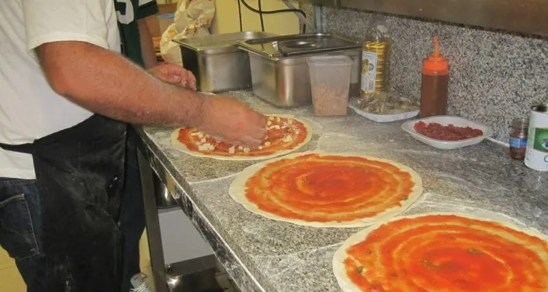 Laboratorio di pizza all’istituto minorile di Catanzaro, otto giovani detenuti hanno ricevuto l’attestato di frequenza\n