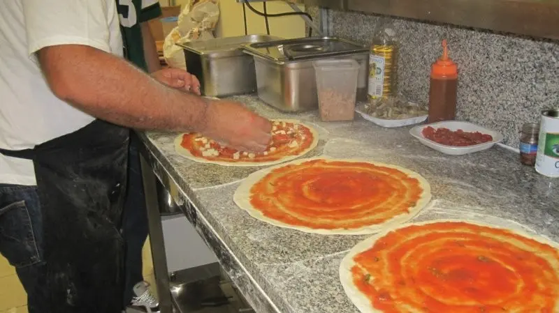 Laboratorio di pizza all’istituto minorile di Catanzaro, otto giovani detenuti hanno ricevuto l’attestato di frequenza\n