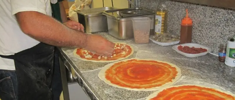 Laboratorio di pizza all’istituto minorile di Catanzaro, otto giovani detenuti hanno ricevuto l’attestato di frequenza\n