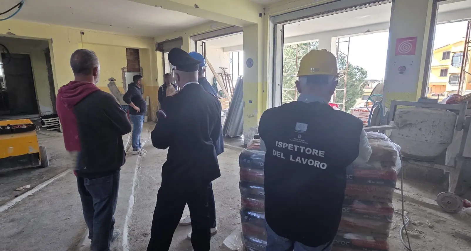 Controlli sul lavoro: a Sellia Marina cantiere irregolare e tre lavoratori in nero