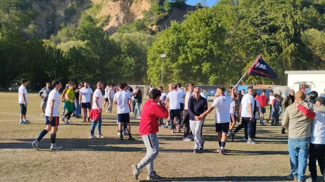 Donnici in festa: la polisportiva San Michele Arcangelo conquista la Prima Categoria\n